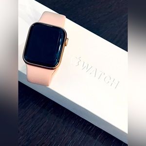 Rose Gold Apple Watch Series 4